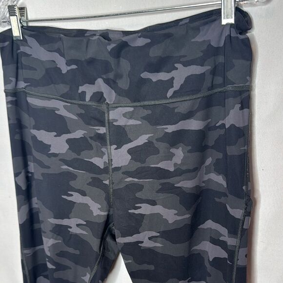 Athleta Ultimate 7/8 Tight Camouflage Side Pocket Leggings. Size XL. - Picture 2 of 6